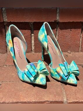 Betsey Johnson Teal Watercolor Bow Pointed-Toe Pumps